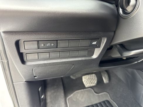 Used 2024 Mitsubishi Outlander SE Black Edition FWD image 20