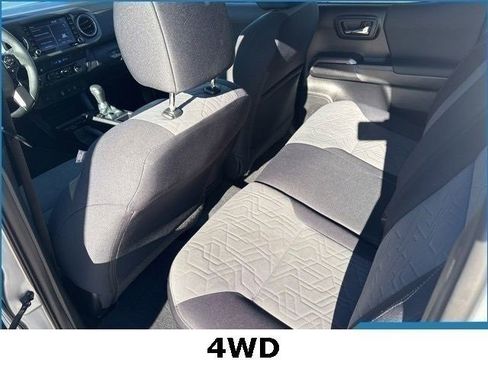 Used 2022 Toyota Tacoma TRD Off-Road image 7