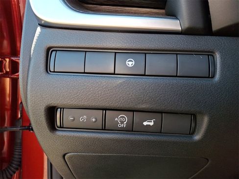 Used 2024 Nissan Rogue Platinum image 26