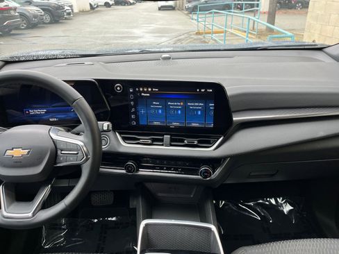 Used 2025 Chevrolet Equinox LT image 18