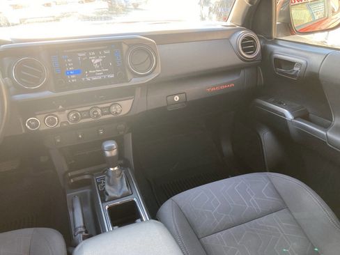 Used 2017 Toyota Tacoma TRD Off-Road image 25