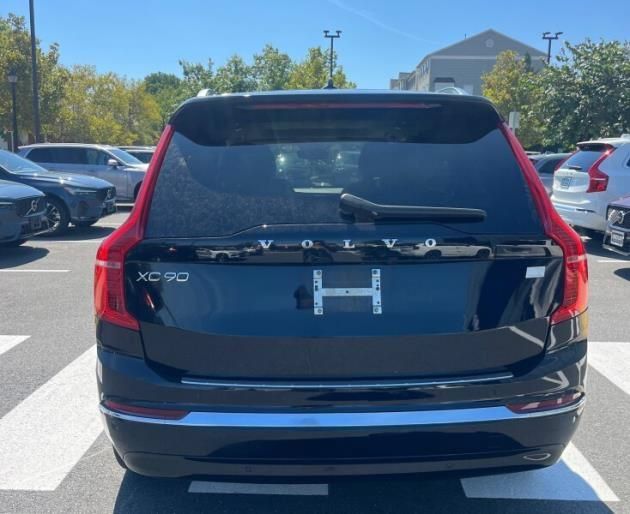 Used 2024 Volvo XC90 T8 Plus w/ Protection Package Premier AWD/4WD image 3