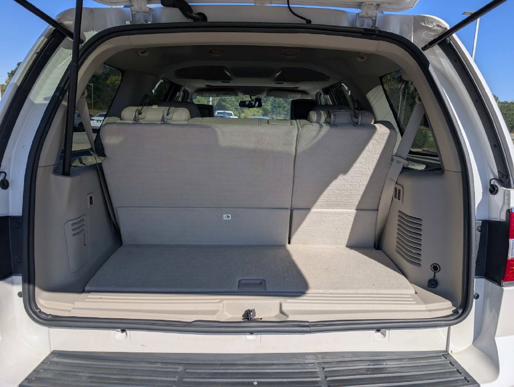 Used 2014 Lincoln Navigator 2WD image 12