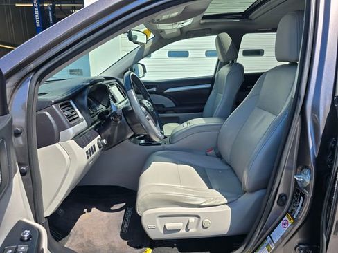 Used 2015 Toyota Highlander XLE AWD/4WD image 21