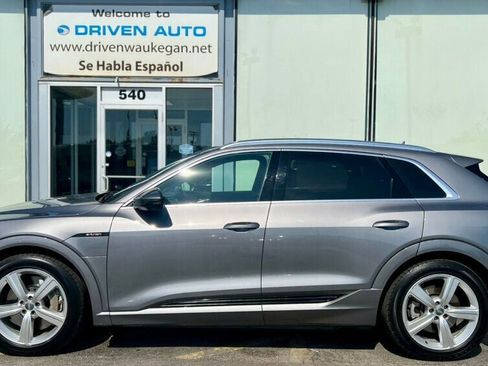 Used 2019 Audi e-tron Prestige w/ Prestige Package image 2