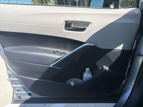 Used 2022 Toyota Corolla Cross L FWD image 3