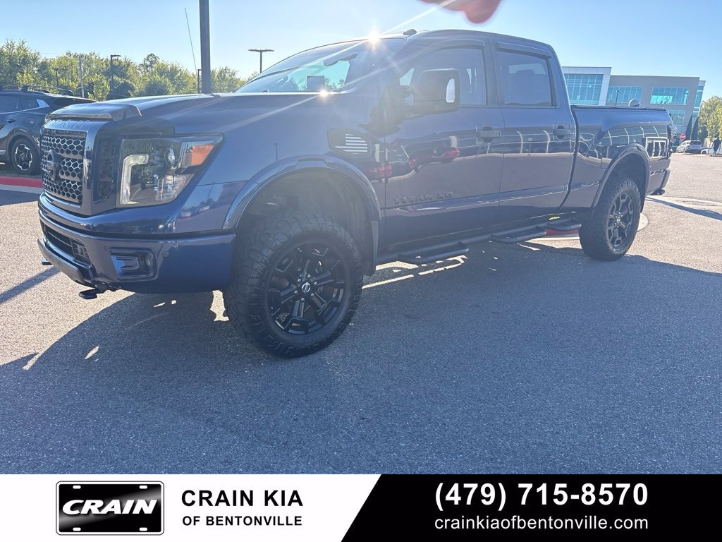 Used 2017 Nissan Titan PRO-4X w/ Pro-4x Convenience Package AWD/4WD image 3