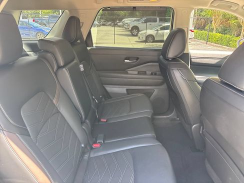 Used 2024 Nissan Pathfinder Platinum w/ Black Appearance Package FWD image 30
