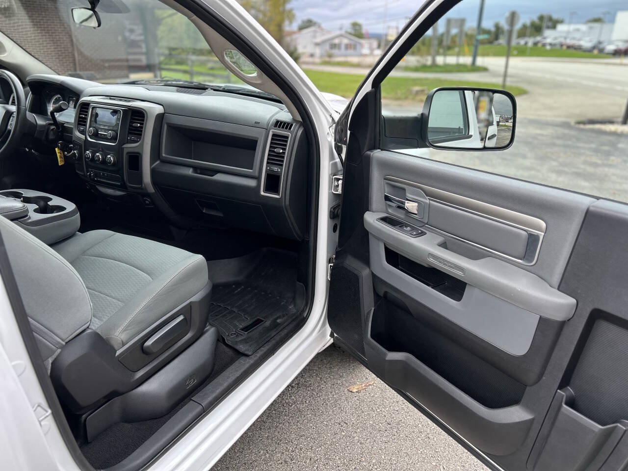 Used 2015 RAM 1500 Tradesman w/ Power & Remote Entry Group AWD/4WD image 13
