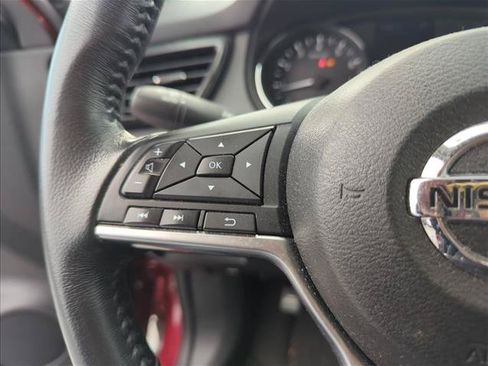Used 2018 Nissan Rogue SV FWD image 16