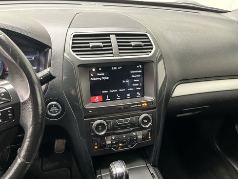 Used 2017 Ford Explorer XLT w/ Equipment Group 202A image 18
