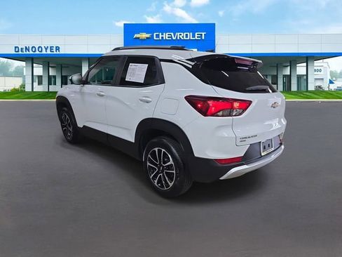Used 2025 Chevrolet TrailBlazer LT AWD/4WD image 9
