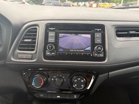 Used 2016 Honda HR-V LX image 9