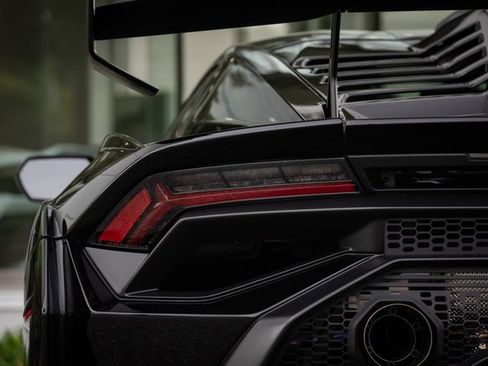 Used 2022 Lamborghini Huracan STO image 33
