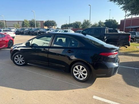 Used 2025 Toyota Corolla LE FWD image 5