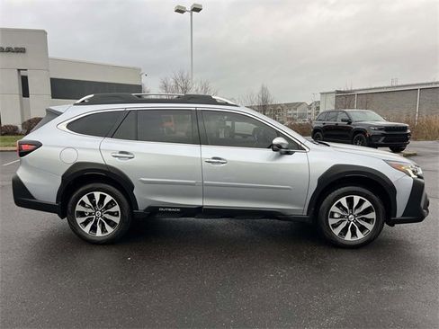 Used 2025 Subaru Outback Touring w/ Popular Package #2 image 10