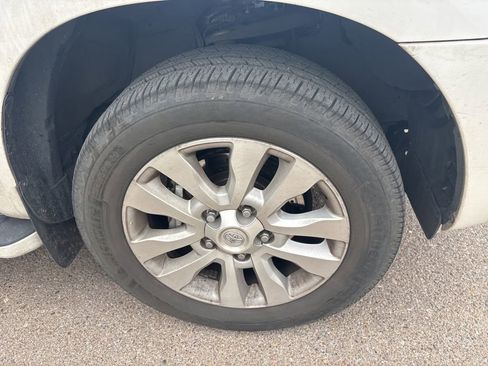 Used 2021 Toyota Sequoia Platinum image 2