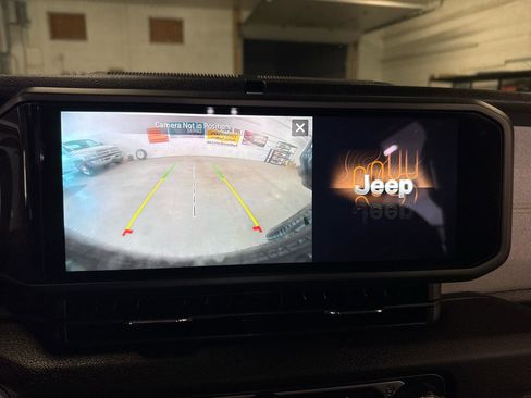 Used 2024 Jeep Wrangler Unlimited image 20