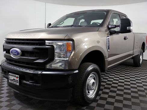 Used 2022 Ford F250 XL w/ Power Equipment Group AWD/4WD image 3