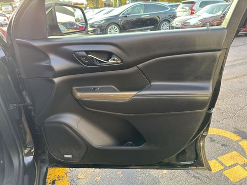 Used 2017 GMC Acadia SLE image 34