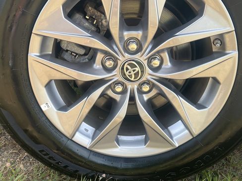 Used 2024 Toyota Sienna LE image 12