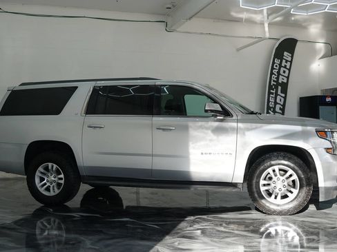 Used 2017 Chevrolet Suburban LT RWD image 8