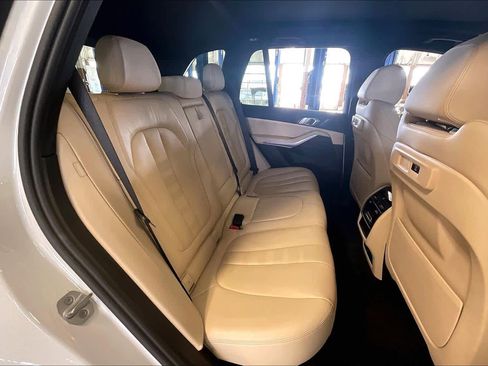 Used 2021 BMW X5 xDrive40i w/ M Sport Package image 18