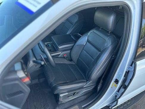 Used 2025 Ford F150 Raptor AWD/4WD image 12
