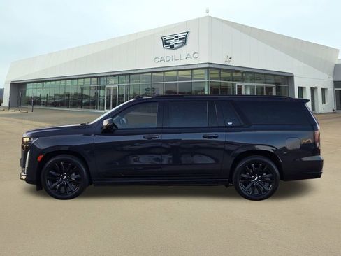 Used 2024 Cadillac Escalade ESV Sport Platinum image 3