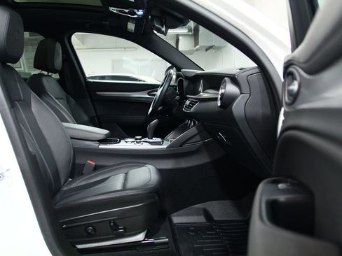 Used 2024 Alfa Romeo Stelvio Ti image 23