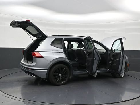 Used 2021 Volkswagen Tiguan SE R-Line FWD image 31
