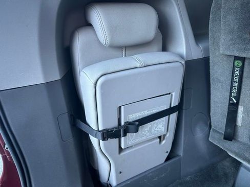 Used 2015 Toyota Sienna XLE image 22