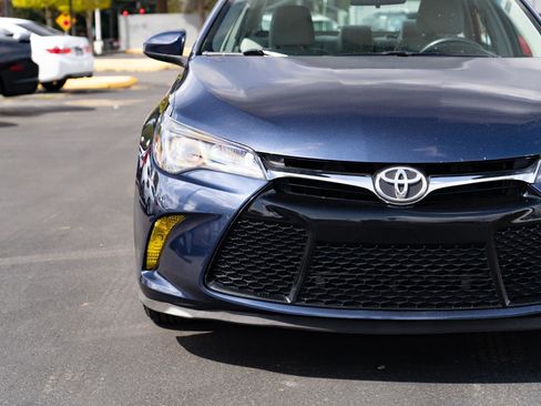 Used 2016 Toyota Camry LE image 5