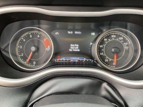 Used 2018 Jeep Cherokee Trailhawk w/ Comfort & Convenience Group AWD/4WD image 11