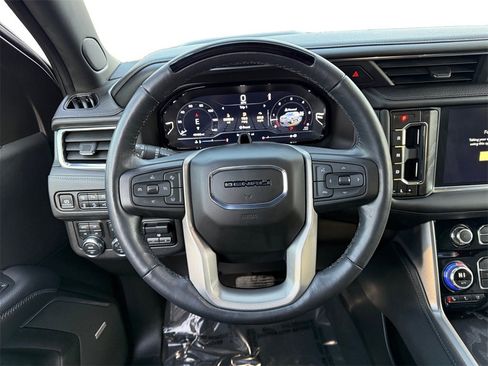 Used 2023 GMC Yukon XL Denali image 12