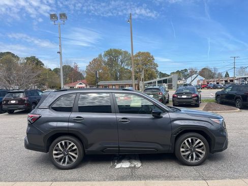 Used 2025 Subaru Forester Touring image 5