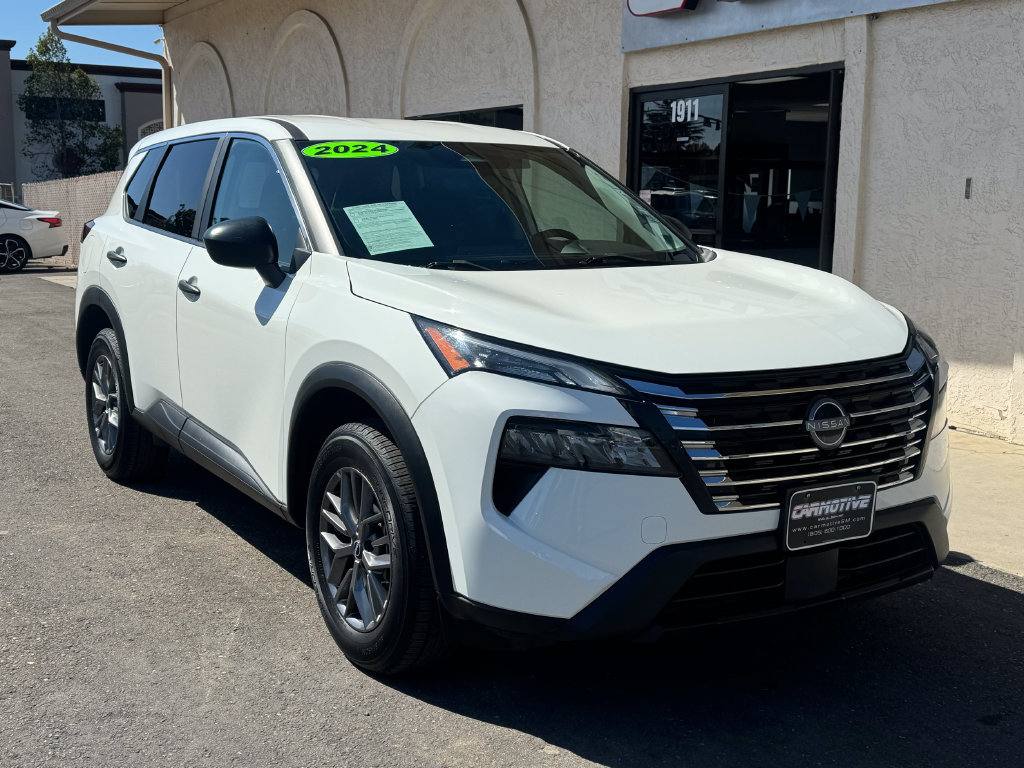 Used 2024 Nissan Rogue S AWD/4WD image 1