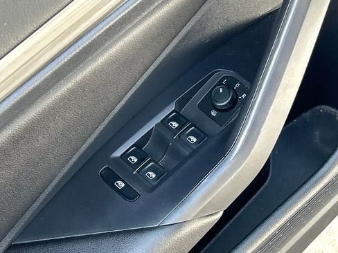 Used 2019 Volkswagen Jetta SEL FWD image 12