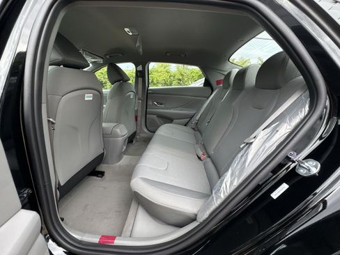 New 2026 Hyundai Elantra SE FWD image 25