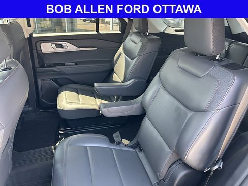 Used 2025 Ford Explorer Active w/ Active Comfort Package AWD/4WD image 14