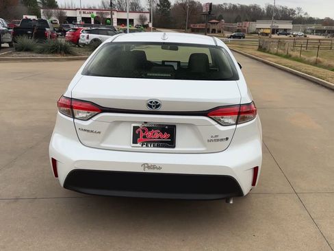 Used 2024 Toyota Corolla LE image 8