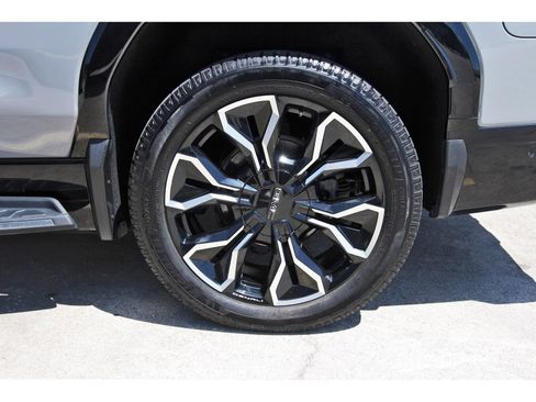 Used 2025 GMC Sierra EV Denali AWD/4WD image 31