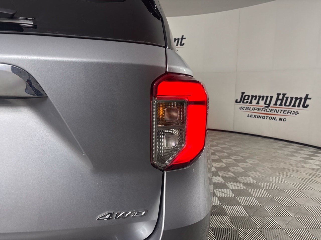 Used 2022 Ford Explorer Limited AWD/4WD image 32