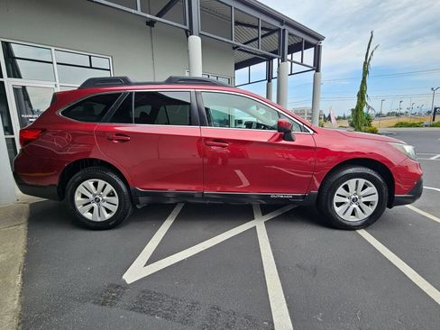 Used 2018 Subaru Outback 2.5i Premium w/ Popular Package #1 AWD/4WD image 6