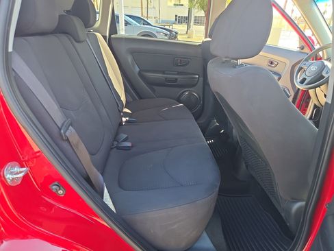 Used 2013 Kia Soul FWD image 25
