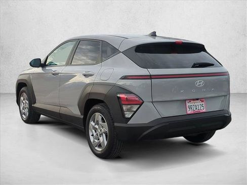 Used 2025 Hyundai Kona SE image 8