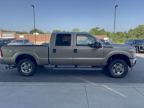 Used 2011 Ford F250 XLT w/ XLT Premium Pkg AWD/4WD image 3