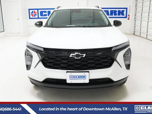 New 2026 Chevrolet Trax LT FWD image 2