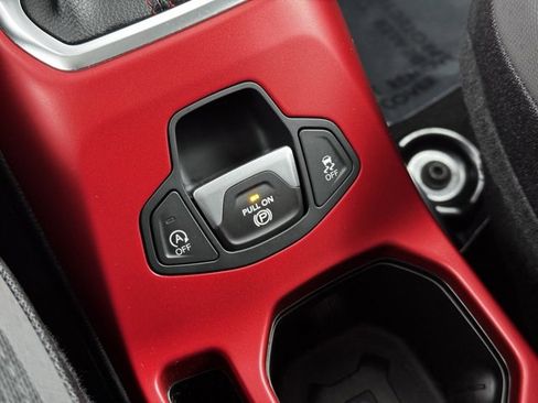 Used 2019 Jeep Renegade Trailhawk w/ Cold Weather Group II image 16