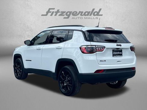 Used 2025 Jeep Compass Latitude w/ Convenience Group AWD/4WD image 10